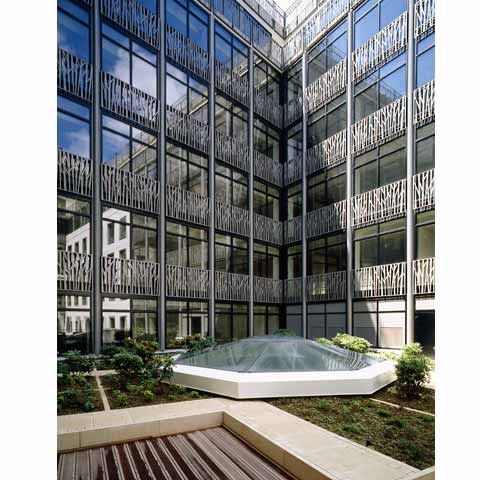 yard of the Jean-Paul Viguier's building in the Rive Gauche area in Paris, photo Paul Maurer