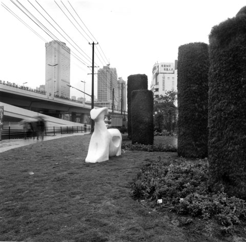Modern art sculpture parc in the streets of old Shangai photo Paul Maurer