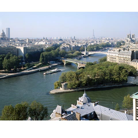View of Paris's Ile de la Cité from the Quai Voltaire, photo Paul Maurer